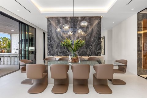 Купить виллу или дом в Форт-Лодердейл, Флорида 7 спален, 654.96м2, № 1989581 - фото 16