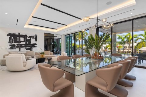 Купить виллу или дом в Форт-Лодердейл, Флорида 7 спален, 654.96м2, № 1989581 - фото 17