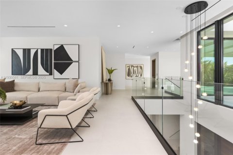 Купить виллу или дом в Форт-Лодердейл, Флорида 7 спален, 654.96м2, № 1989581 - фото 28