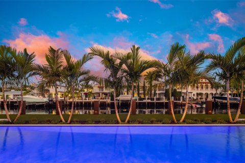 Купить виллу или дом в Форт-Лодердейл, Флорида 7 спален, 654.96м2, № 1989581 - фото 4