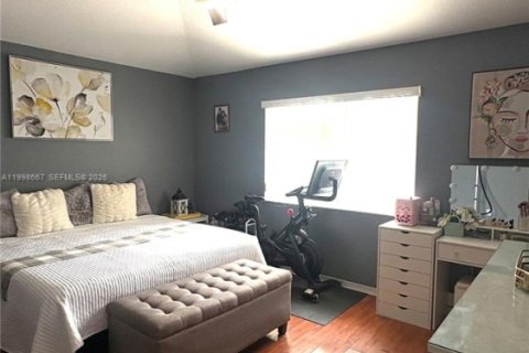 House in Miami, Florida 3 bedrooms, 187.66 sq.m. № 2065740 - photo 23