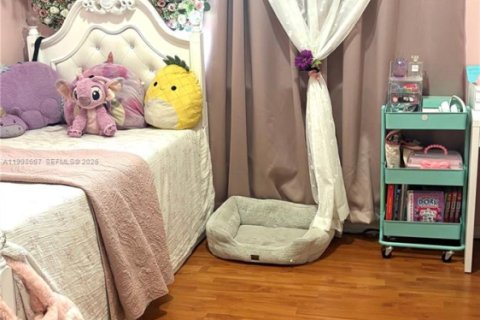 House in Miami, Florida 3 bedrooms, 187.66 sq.m. № 2065740 - photo 26