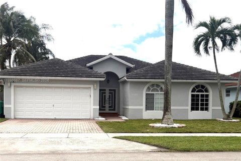 House in Miami, Florida 3 bedrooms, 187.66 sq.m. № 2065740
