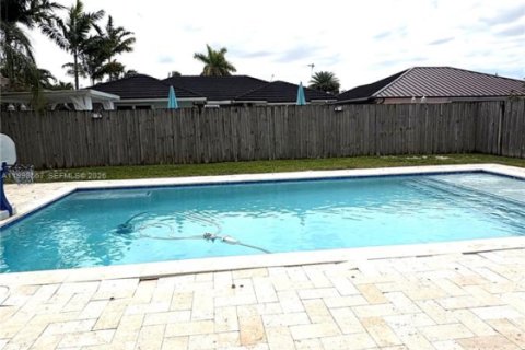 House in Miami, Florida 3 bedrooms, 187.66 sq.m. № 2065740 - photo 5