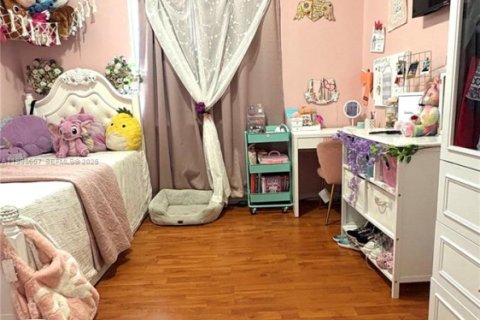 House in Miami, Florida 3 bedrooms, 187.66 sq.m. № 2065740 - photo 25