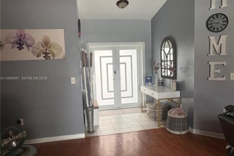 House in Miami, Florida 3 bedrooms, 187.66 sq.m. № 2065740 - photo 8