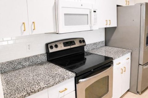Condo in Tampa, Florida, 2 bedrooms  № 2156223 - photo 17
