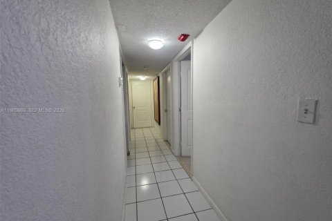 Condo in Miami, Florida, 3 bedrooms № 2028940 - photo 29