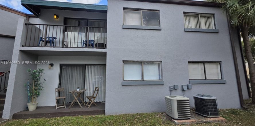 Condominio en Miami, Florida, 3 dormitorios  № 2028940