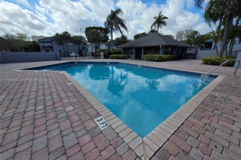 Condominio en venta en Miami, Florida, 3 dormitorios, 92.34 m2 № 2028940 - foto 13