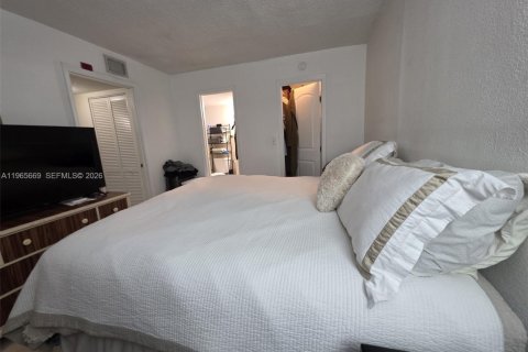 Condo in Miami, Florida, 3 bedrooms № 2028940 - photo 22