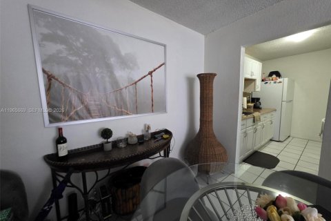 Condo in Miami, Florida, 3 bedrooms № 2028940 - photo 21