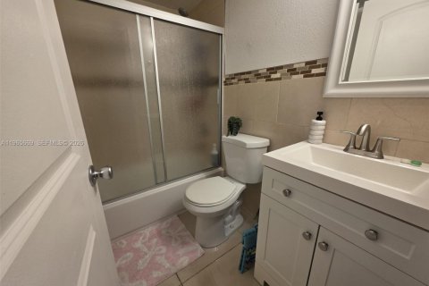 Condo in Miami, Florida, 3 bedrooms № 2028940 - photo 27