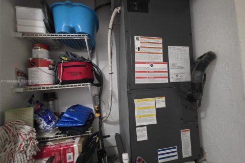 Condo in Miami, Florida, 3 bedrooms № 2028940 - photo 30