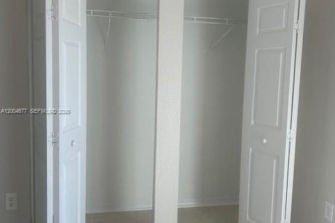 Adosado en venta en Miami, Florida, 2 dormitorios, 104.98 m2 № 2068770 - foto 11