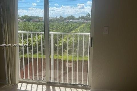 Adosado en venta en Miami, Florida, 2 dormitorios, 104.98 m2 № 2068770 - foto 12