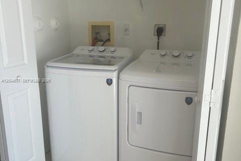 Adosado en venta en Miami, Florida, 2 dormitorios, 104.98 m2 № 2068770 - foto 4