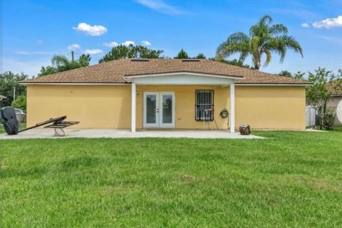 House in Kissimmee, Florida 3 bedrooms, 133.97 sq.m. № 2197389 - photo 11