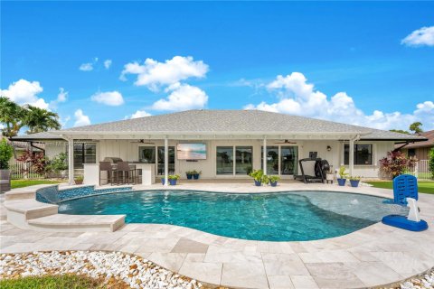House in Hobe Sound, Florida 4 bedrooms, 281.12 sq.m. № 1930161 - photo 1