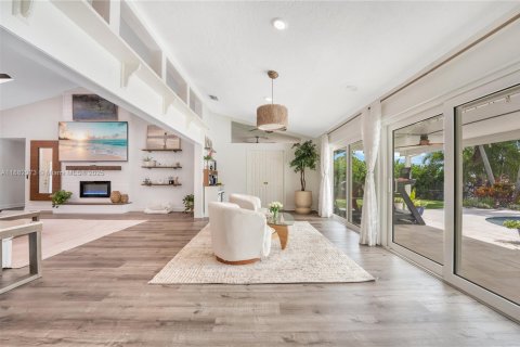 Casa en venta en Hobe Sound, Florida, 4 dormitorios, 281.12 m2 № 1930161 - foto 12