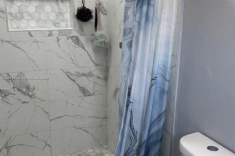 House in Oakland Park, Florida 3 bedrooms, 145.11 sq.m. № 2188568 - photo 14