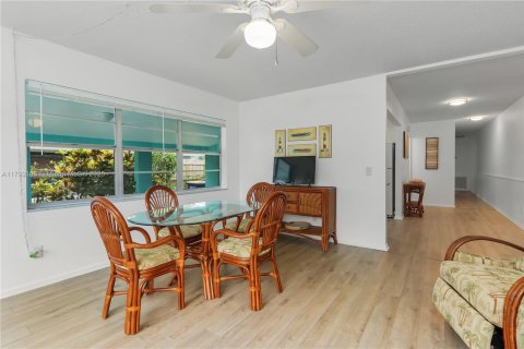 Propiedad comercial en venta en St. Lucie, Florida, 228.91 m2 № 1699524 - foto 10