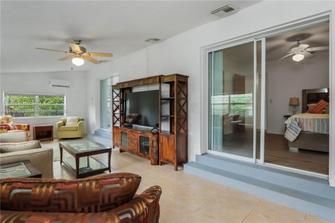 Propiedad comercial en venta en St. Lucie, Florida, 228.91 m2 № 1699524 - foto 18