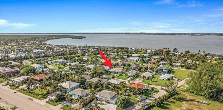 Propiedad comercial en St. Lucie, Florida 228.91 m2 № 1699524