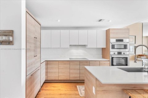 Copropriété à vendre à Bay Harbor Islands, Floride: 3 chambres, 139.45 m2 № 2041155 - photo 9