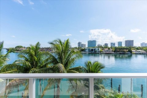 Copropriété à vendre à Bay Harbor Islands, Floride: 3 chambres, 139.45 m2 № 2041155 - photo 18