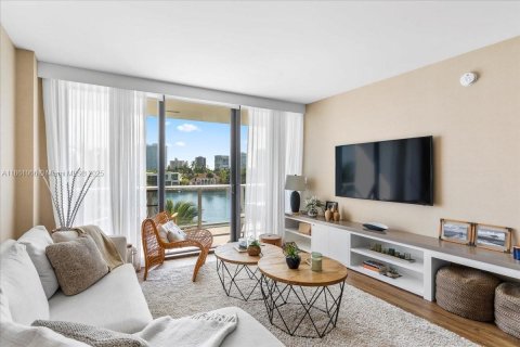 Copropriété à vendre à Bay Harbor Islands, Floride: 3 chambres, 139.45 m2 № 2041155 - photo 2