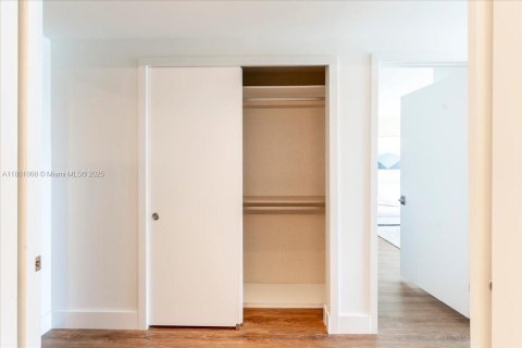 Copropriété à vendre à Bay Harbor Islands, Floride: 3 chambres, 139.45 m2 № 2041155 - photo 25