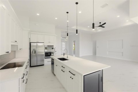 House in Rotonda, Florida 4 bedrooms, 248.05 sq.m. № 2142258 - photo 14