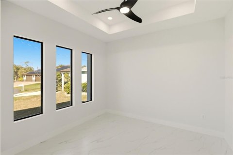 House in Rotonda, Florida 4 bedrooms, 248.05 sq.m. № 2142258 - photo 19