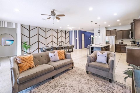 Casa en alquiler en Kissimmee, Florida, 8 dormitorios, 375.42 m2 № 2280623 - foto 10