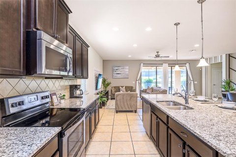 Casa en alquiler en Kissimmee, Florida, 8 dormitorios, 375.42 m2 № 2280623 - foto 15