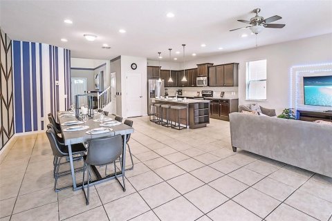 Casa en alquiler en Kissimmee, Florida, 8 dormitorios, 375.42 m2 № 2280623 - foto 12