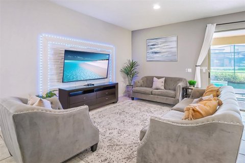 Casa en alquiler en Kissimmee, Florida, 8 dormitorios, 375.42 m2 № 2280623 - foto 13