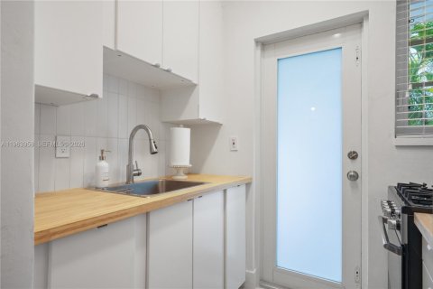 Снять в аренду кондоминиум в Майами-Бич, Флорида 53.88м2, № 2025520 - фото 2