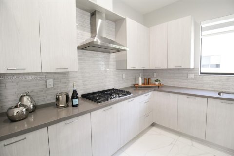 Villa ou maison à vendre à Doral, Floride: 4 chambres, 265.98 m2 № 2002560 - photo 5