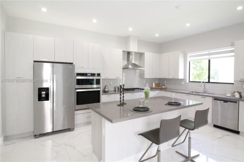 Villa ou maison à vendre à Doral, Floride: 4 chambres, 265.98 m2 № 2002560 - photo 4