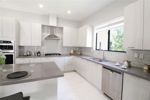 Villa ou maison à vendre à Doral, Floride: 4 chambres, 265.98 m2 № 2002560 - photo 6