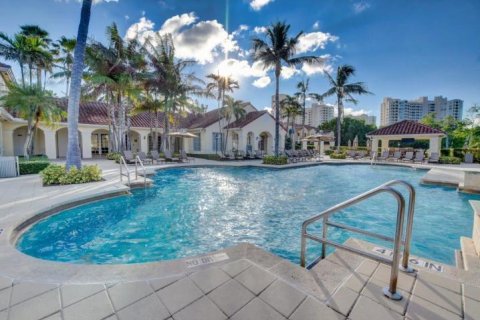 Condominio en alquiler en Highland Beach, Florida, 3 dormitorios, 145.95 m2 № 987104 - foto 1