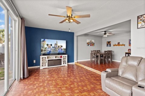 Townhouse in Davenport, Florida 4 bedrooms, 162.39 sq.m. № 1659555 - photo 9