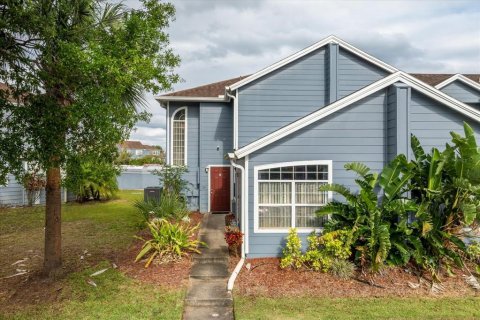 Townhouse in Davenport, Florida 4 bedrooms, 162.39 sq.m. № 1659555 - photo 1