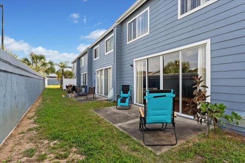 Townhouse in Davenport, Florida 4 bedrooms, 162.39 sq.m. № 1659555 - photo 11