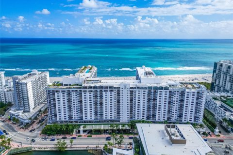 Condo in Miami Beach, Florida, 1 bedroom  № 1996009