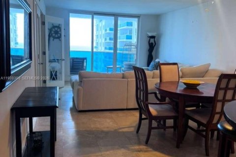 Condo in Miami Beach, Florida, 1 bedroom  № 1996009 - photo 9
