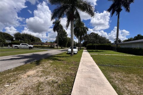 House in Homestead, Florida 3 bedrooms, 139.26 sq.m. № 2013348 - photo 10