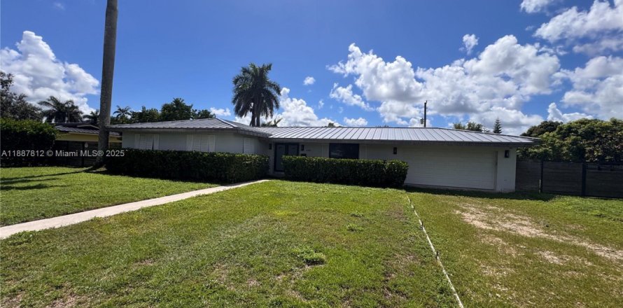 House in Homestead, Florida 3 bedrooms, 139.26 sq.m. № 2013348